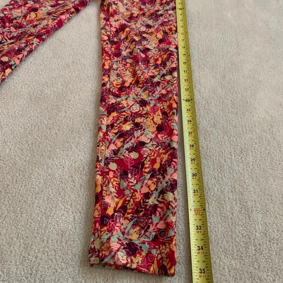 Like NEW LuLaRoe minor flora/leaves leggings, OS - Picture 5 of 14